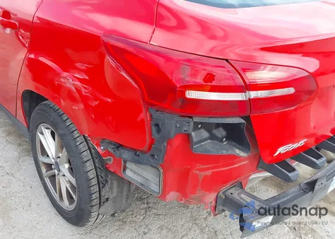 2015 Ford Focus Se z USA, uszkodzony, nr VIN 1FADP3F23FL233620